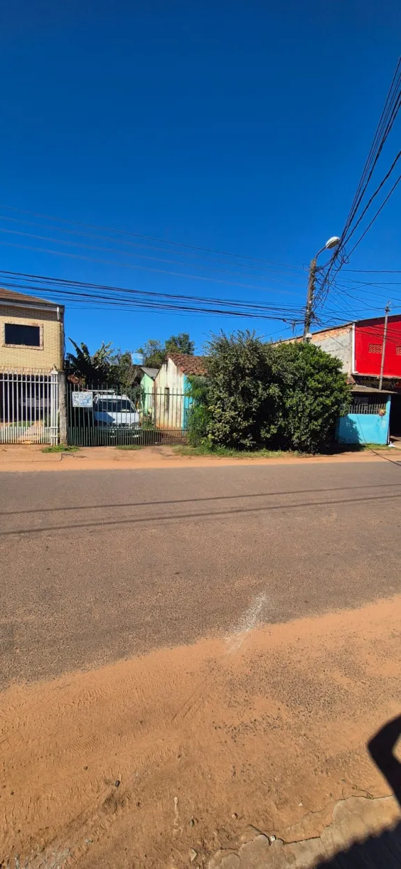Vendo casa con terreno en zona centro de Campo 9
