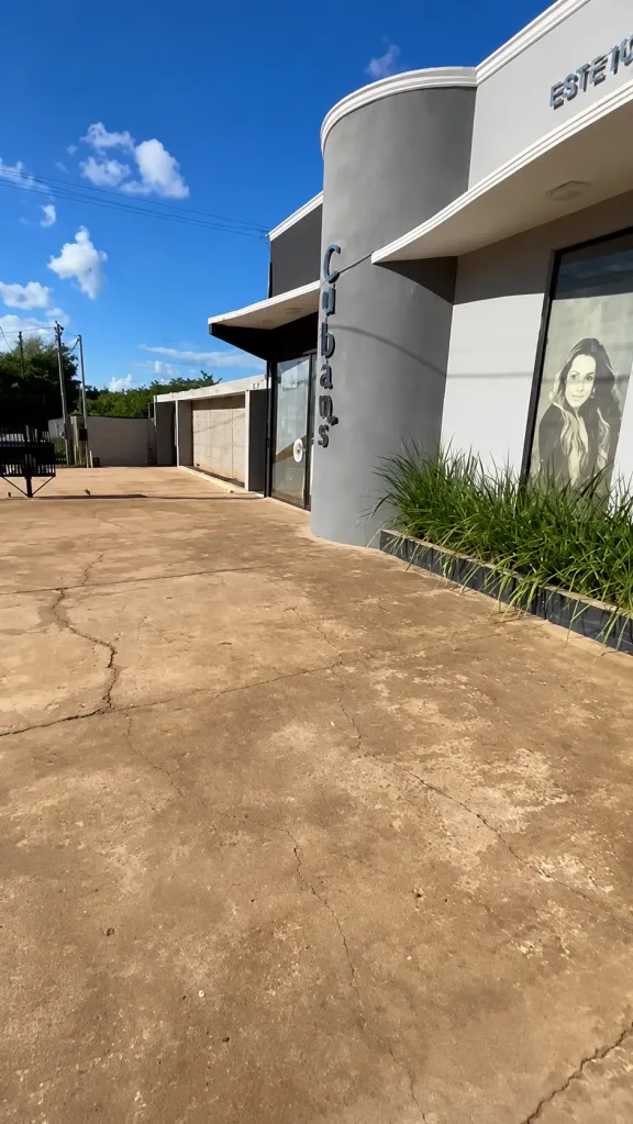 En venta Salón Comercial de Categoría con Instalaciones Premium en Barrio San Blas, Campo 9