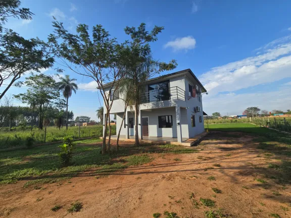 Vendo Propiedad con Amplia Casa de 2 Plantas en Campo 9